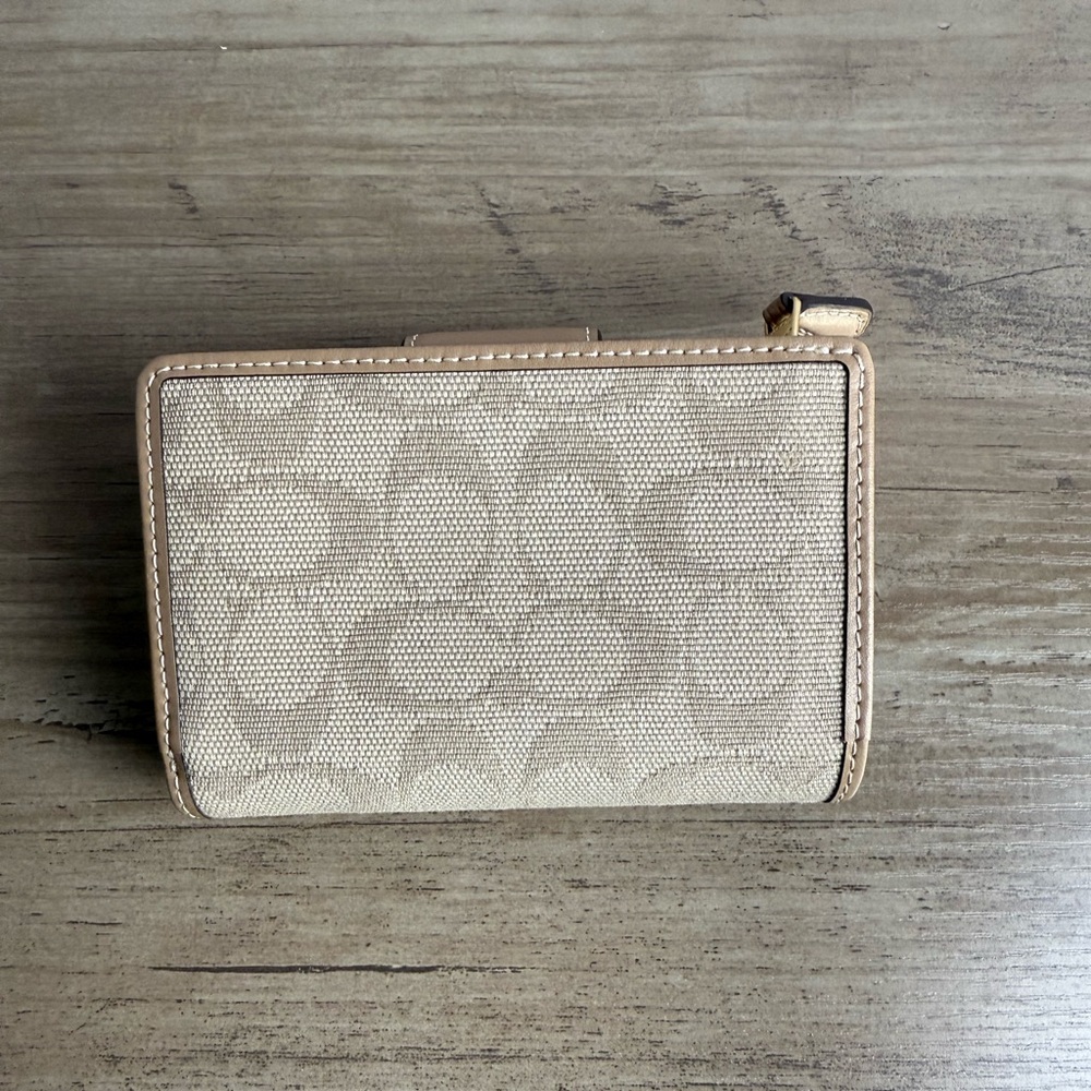 Coach Medium Corner Zip Wallet Signature Canvas Gold hardware/Dark Natural NWT - Picture 2 of 5